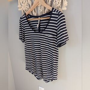 Group Babaton Navy White Striped Short Sleeve Tee Scoop Neck Round Hem Pocket